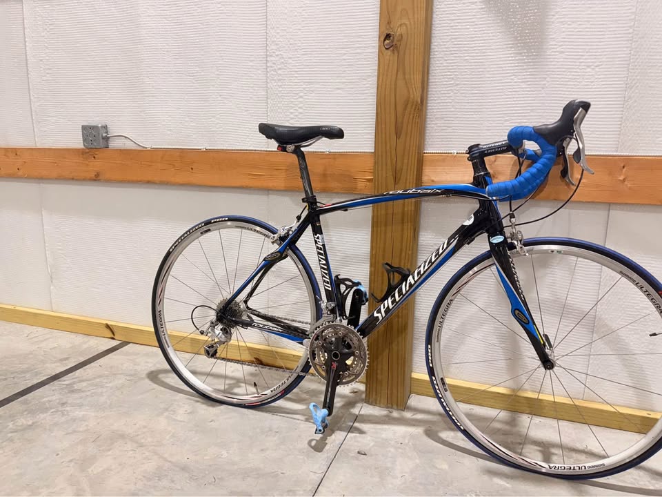 ***Almost BRAND NEW Specialized Roubaix Expert Road Bike***