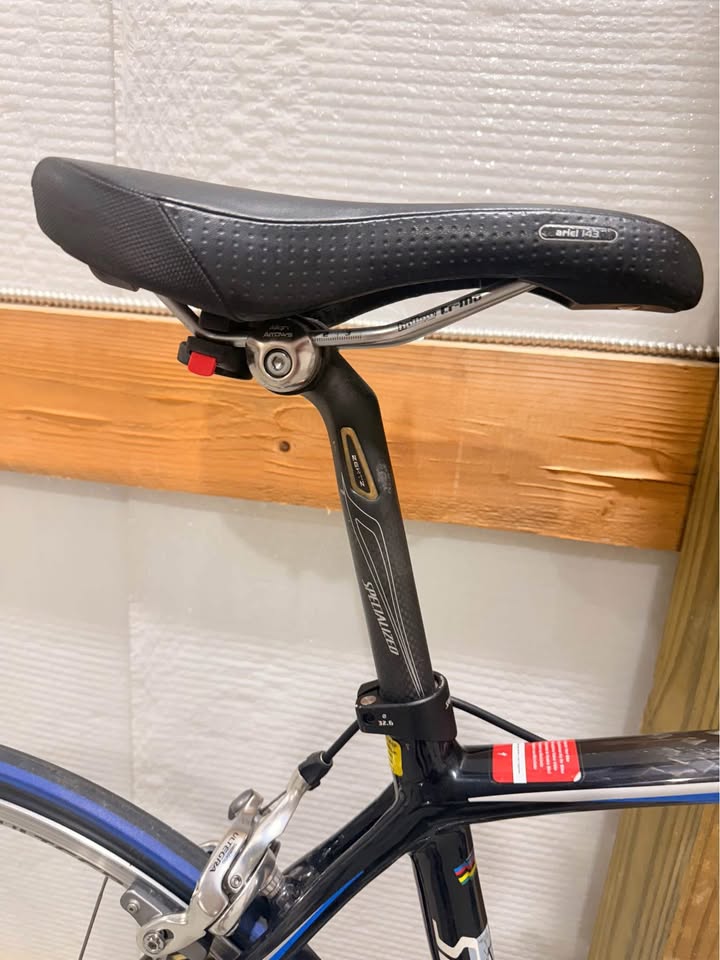 ***Almost BRAND NEW Specialized Roubaix Expert Road Bike***