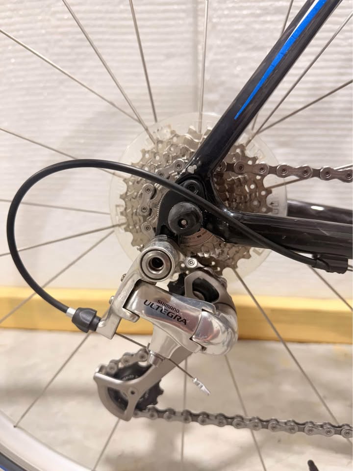 ***Almost BRAND NEW Specialized Roubaix Expert Road Bike***