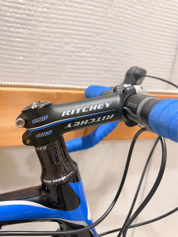 ***Almost BRAND NEW Specialized Roubaix Expert Road Bike***