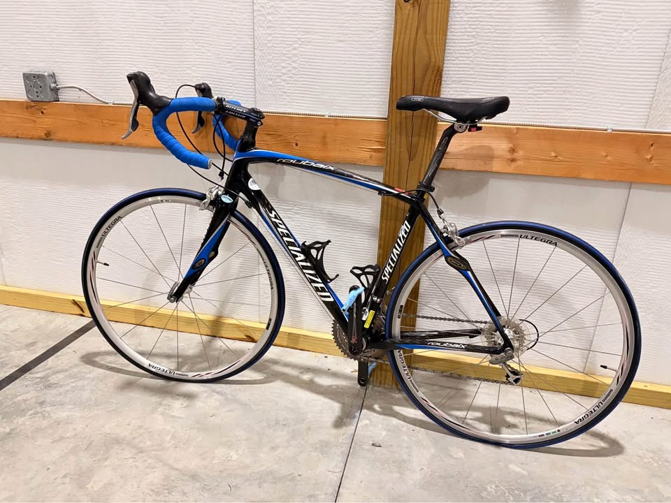 ***Almost BRAND NEW Specialized Roubaix Expert Road Bike***